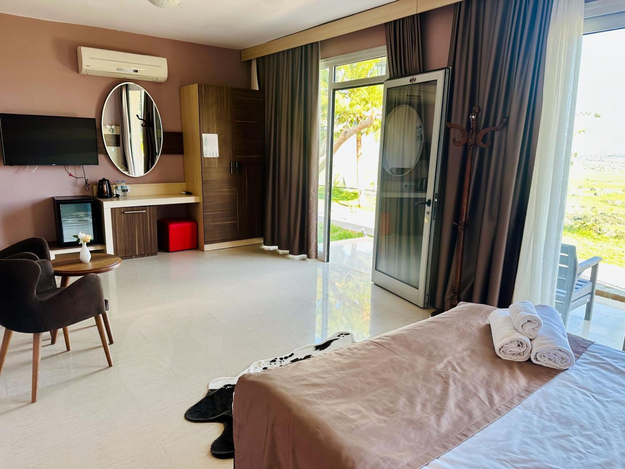 Celebi Garden Hotel - Cittaslow Retreat 파마구스타 외부 사진